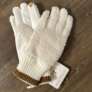 Shiraleigh Fuzzy Heart Ivory Touch-Screen Texting Gloves